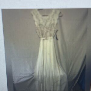 Elegant Ivory Lace Evening Dress